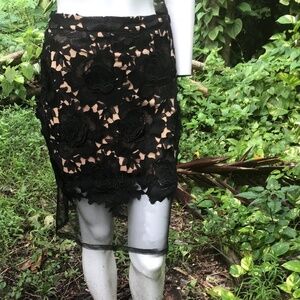 Vintage lace skirt with lace flower motif
